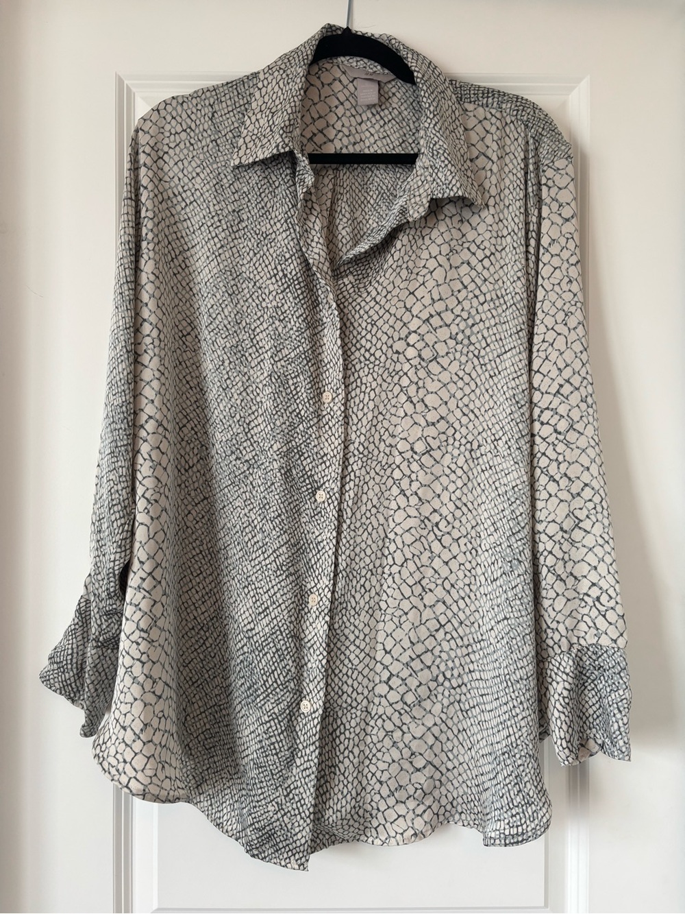 H&M Cream Button-Down Shirt with Black Geometric Print